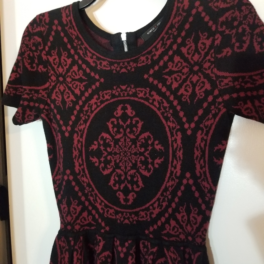 Black and Red Small winter dreas